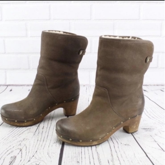 UGG • Leather Fold Over Heel Boots ( size 8 ) - Picture 2 of 8